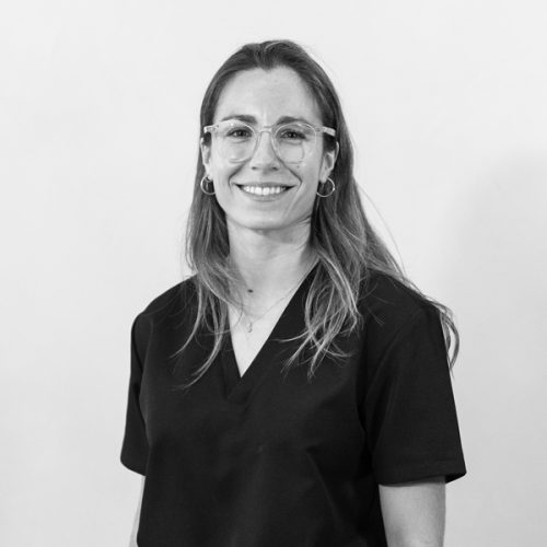 Nuria protésica y odontóloga Sabadell